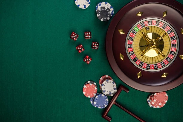 Mobile phone displaying erek 71 live casino interface with roulette table